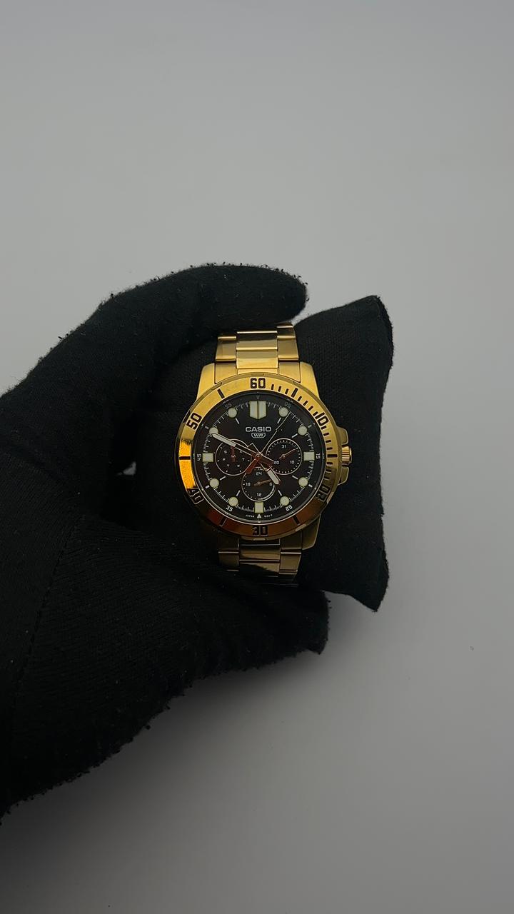 CASIO 3 CRONOS ACERO DORADO CARA NEGRA/BLANCO BISEL DORADO