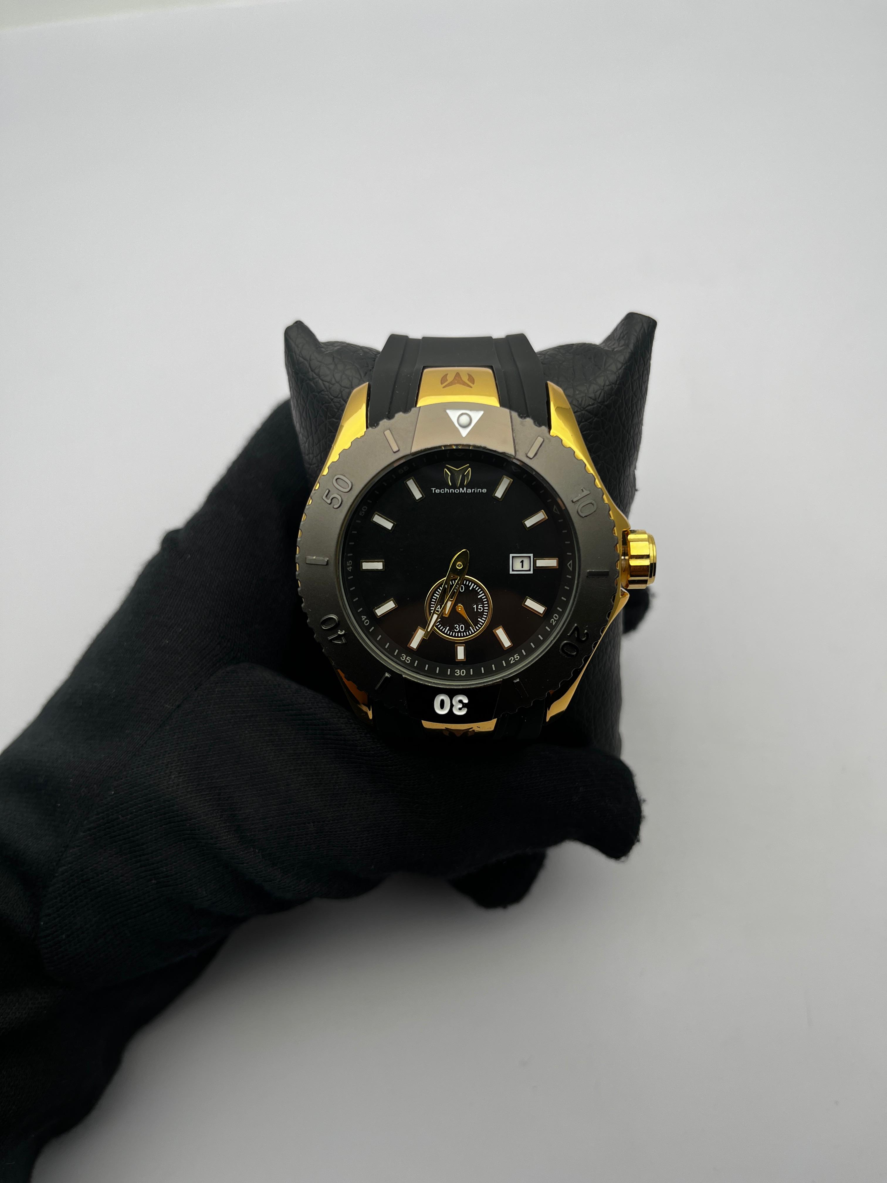 TECH. M GOMA/NEGRO BISEL/DORADO/NEGRO CARA/NEGRA/CRONO