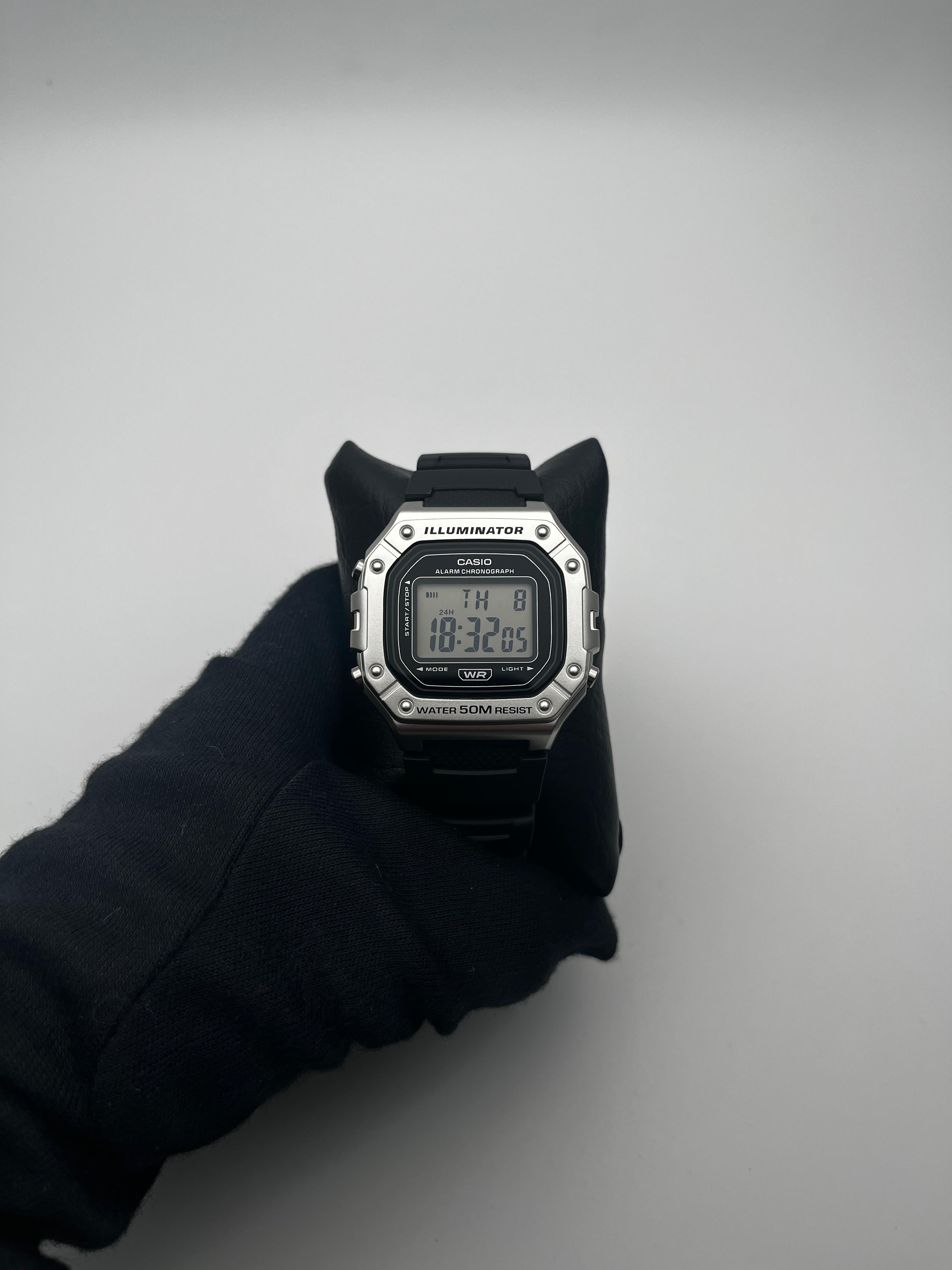 CASIO ILLMNTR SUMERGIBLE GOMA/NEGRO BISEL/PLATEADO CARA/NEGRA