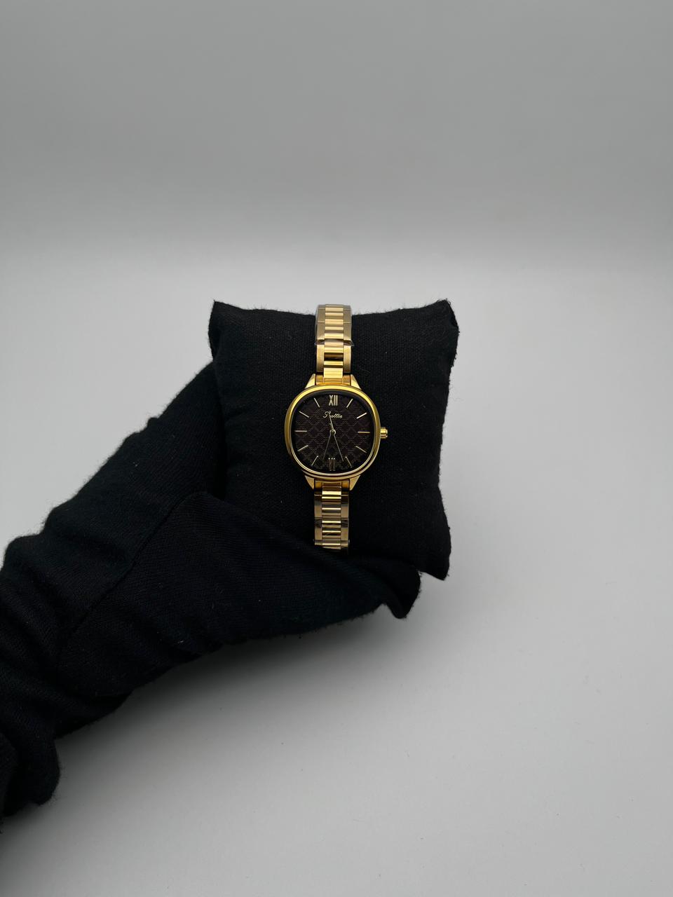 SCOTTIE ACERO/DORADO CARA/NEGRA/PNL BISEL/DORADO/LISO CAJA/CUADRADA
