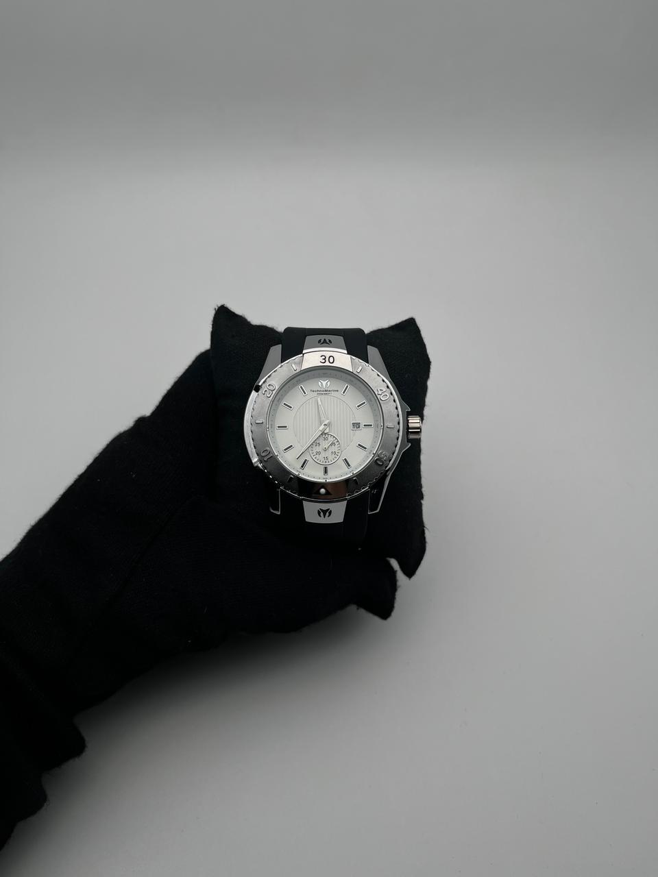 TECH. M GOMA/NEGRO BISEL/PLATEADO CARA/BLANCA/CRONO