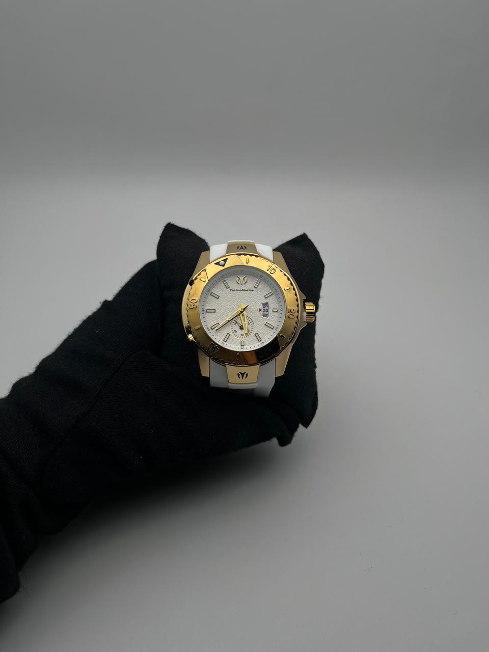TECH. M DTS GOMA/BLANCO BISEL/DORADO CARA/BLANCA/CRONO