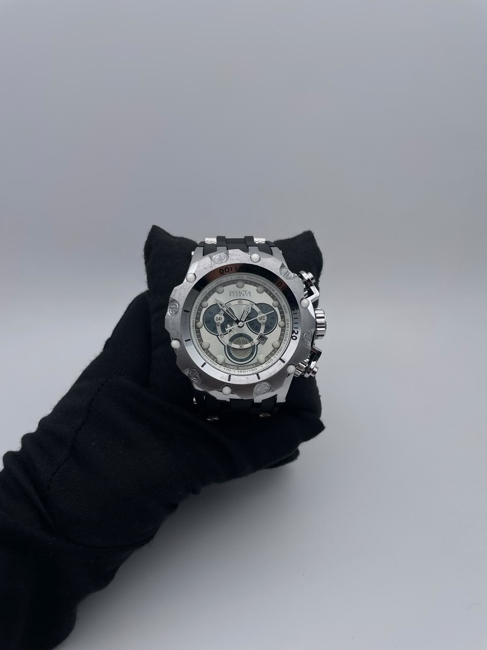 INVIC VENOM GOMA/NEGRO BISEL/PLATEADO CARA/PLATEADA/3 CRONOS
