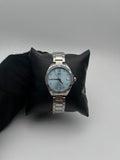 Q&Q QA30848 DAMA ACERO/PLATEADO CARA/AZUL CLARA/CIRCONES BISEL/PLATEADO/CUBANO
