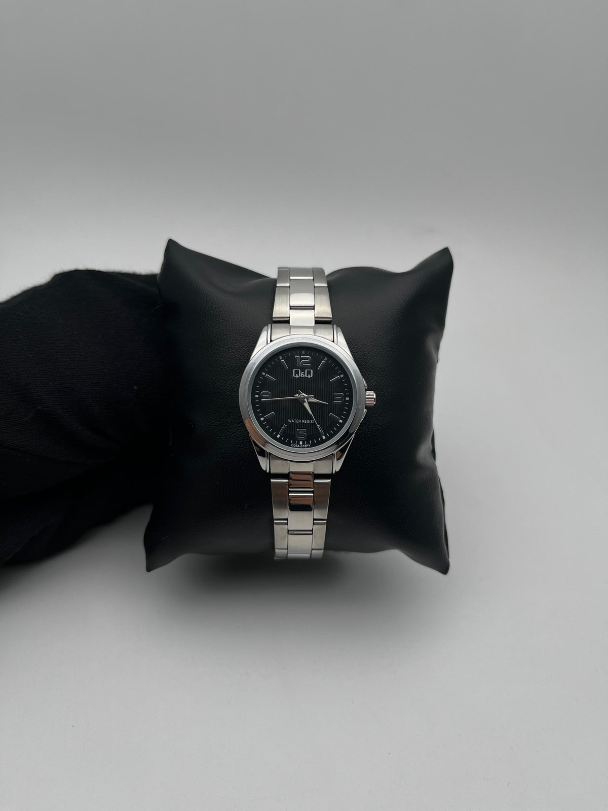 Q&Q 018PY DAMA ACERO/PLATEADO CARA/NEGRA/# BISEL/PLATEADO/LISO