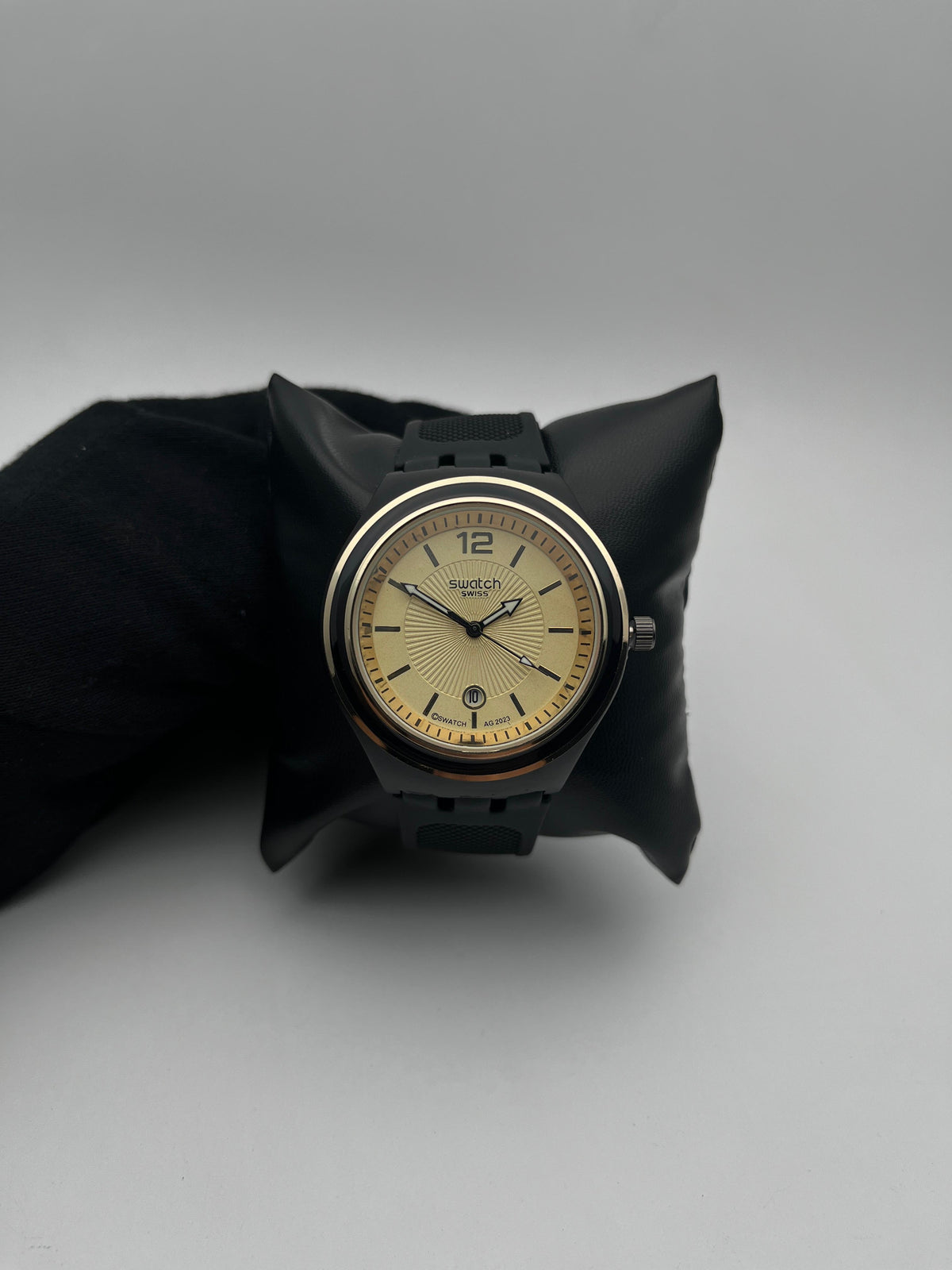 SWTCH DTS GOMA/NEGRO CARA/PLATEADA BISEL/DORADO/NEGRO CAJA/NEGRA