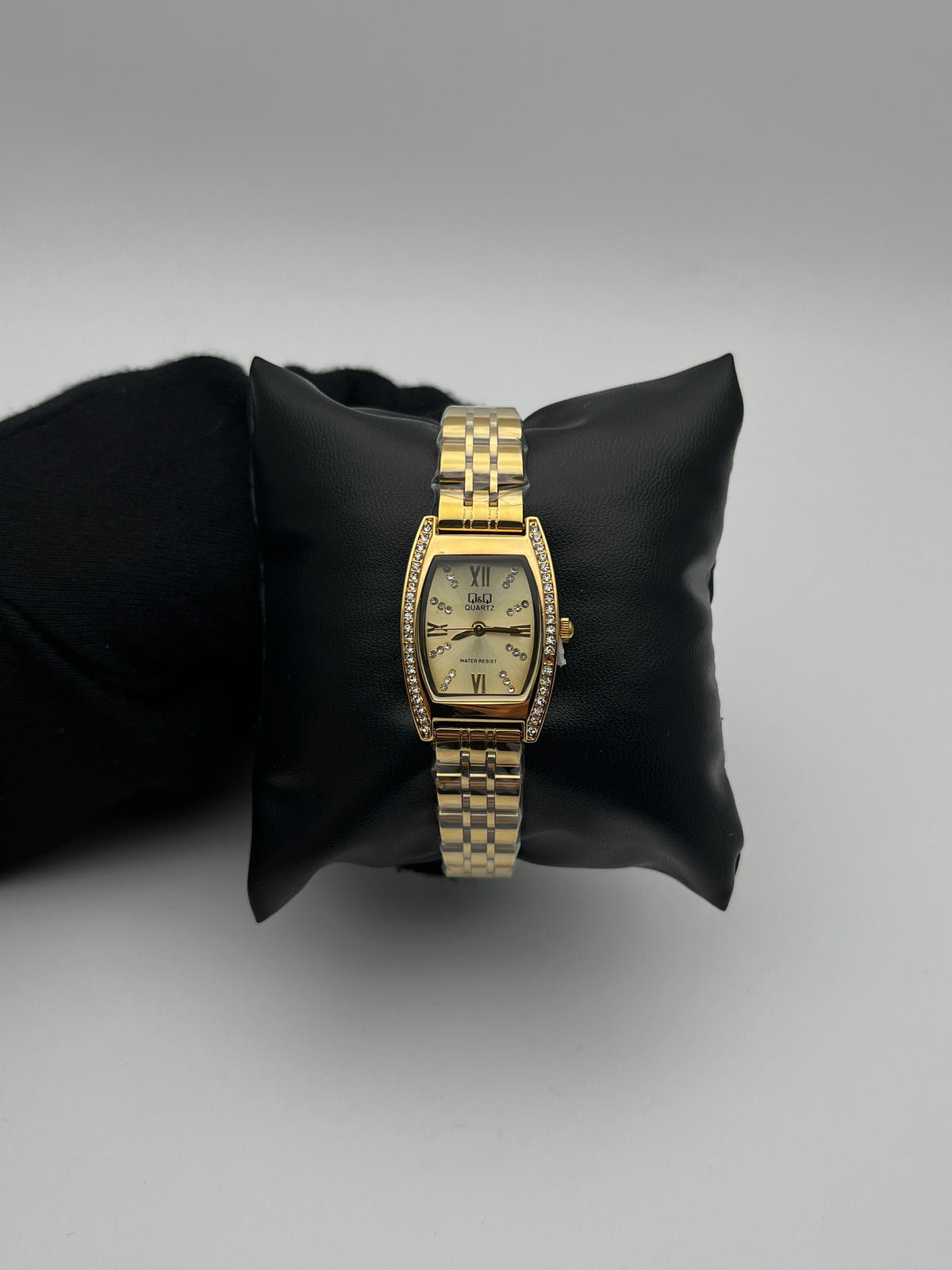 Q&Q DAMA 1295 ACERO/DORADO/TRENZADO CARA/DORADA/ROMANOS BISEL/DORADO/CUBANO CAJA/CUADRADA