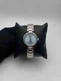 Q&Q QA34472 DAMA ACERO/PLATEADO CARA/AZUL CLARA/CIRCONES BISEL/CUBANO/PLATEADO