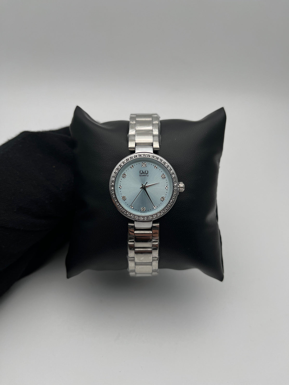 Q&Q QA34472 DAMA ACERO/PLATEADO CARA/AZUL CLARA/CIRCONES BISEL/CUBANO/PLATEADO